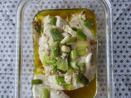 Fish fillets preserved in olive oil flavoured with fresh green garlic.