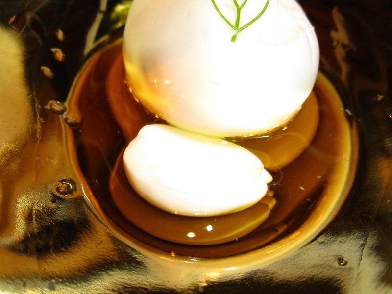 A Kiko Moya classic: home-made almond-milk cheese bathed in olive oil and fermented honey “hidromiel”. A Kiko Moya classic: home-made almond-milk cheese bathed in olive oil and fermented honey “hidromiel”.