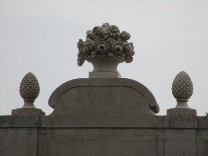 A decorative carving at Aranjuez Palace. In the nearby old town a seminar on recipe books as was held in 2022.
